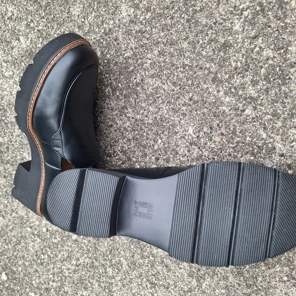 Naturalizer Women's Size 8 Black Leather Loafers - Picture 7 of 8